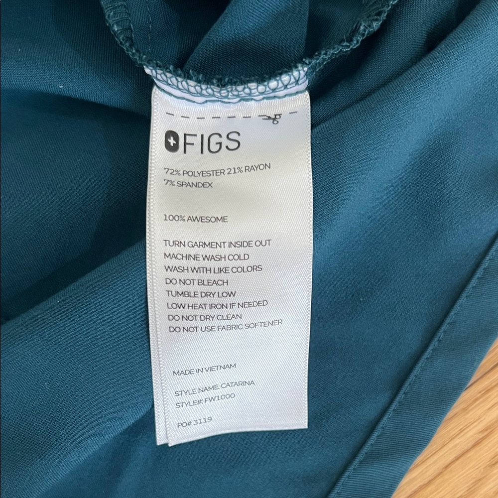 Figs Caribbean Blue V-Neck Scrub Top and Jogger Pants - Picture 5 of 9